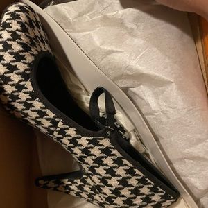 Wide houndstooth fabric